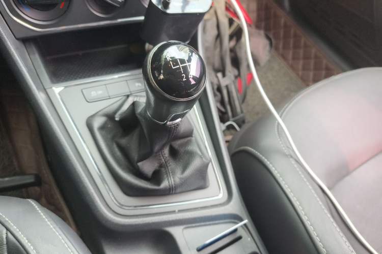 Used Volkswagen Lavida 2015 1.6L Manual Comfort Edition Gear Lever