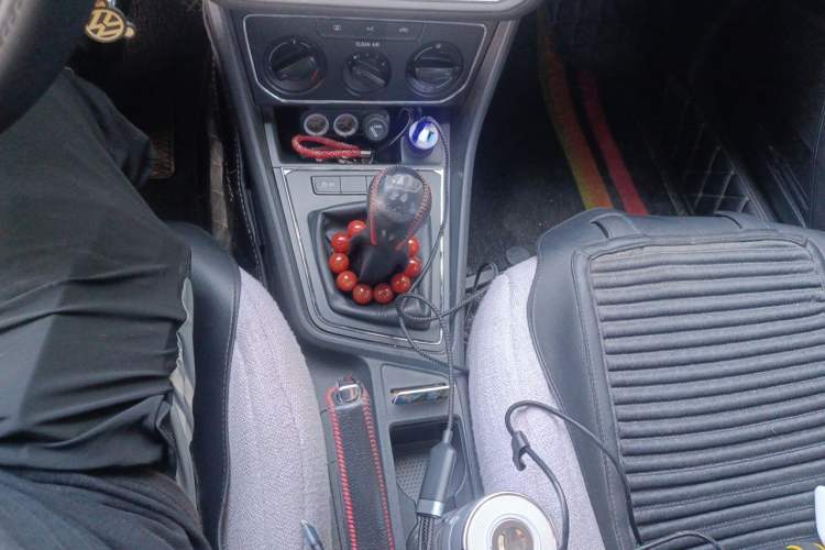 Used Volkswagen Lavida 2015 1.6L Manual Comfort Edition Gear Lever
