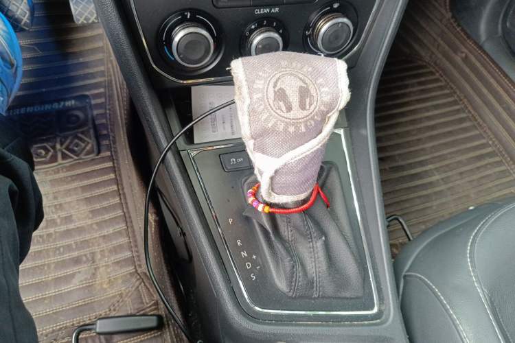 Used Volkswagen Lavida 2015 1.6L Automatic Comfort Edition Gear Lever