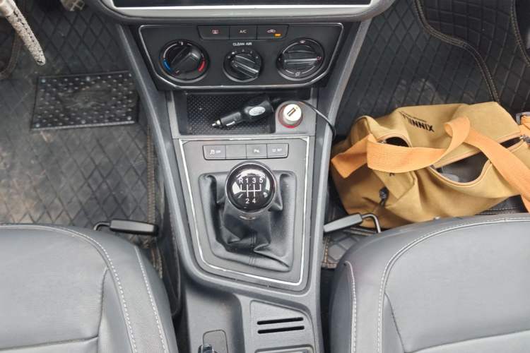 Used Volkswagen Lavida 2015 1.6L Manual Comfort Edition Gear Lever