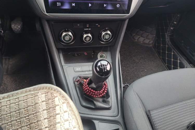 Used Volkswagen Lavida 2015 1.6L Manual Fashion Edition Gear Lever