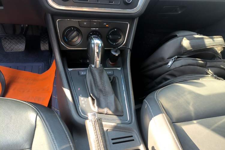 Used Volkswagen Lavida 2015 230TSI DSG Comfort Edition Gear Lever