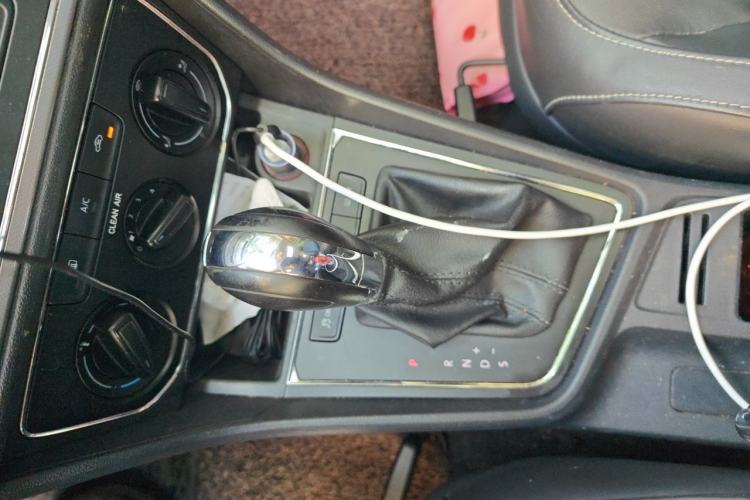 Used Volkswagen Lavida 2015 1.6L Automatic Comfort Edition Gear Lever