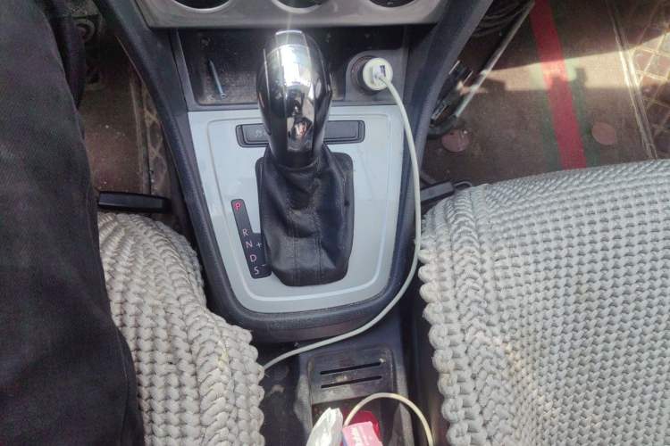 Used Volkswagen Lavida 2015 1.6L Automatic Fashion Edition Gear Lever