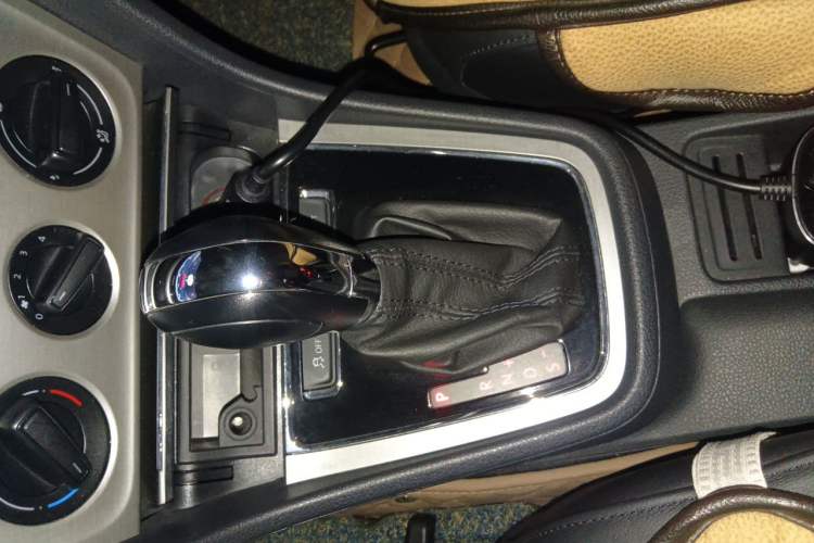 Used Volkswagen Lavida 2015 1.6L Automatic Comfort Edition Gear Lever