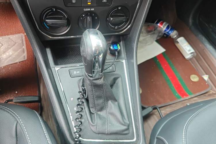 Used Volkswagen Lavida 2015 1.6L Automatic Comfort Edition Gear Lever