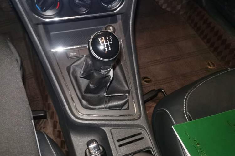 Used Volkswagen Lavida 2015 1.6L Manual Comfort Edition Gear Lever