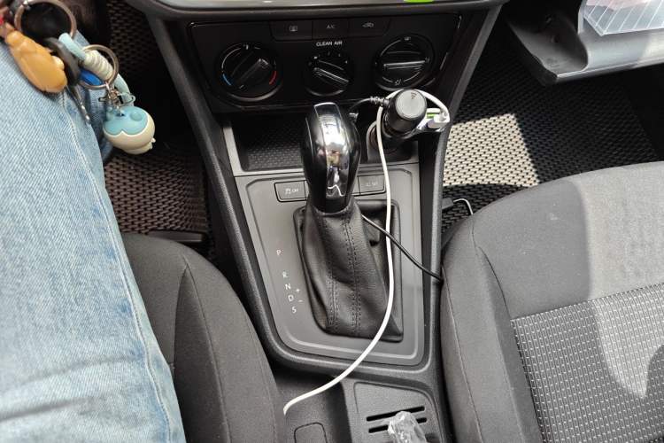 Used Volkswagen Lavida 2015 1.6L Automatic Fashion Edition Gear Lever