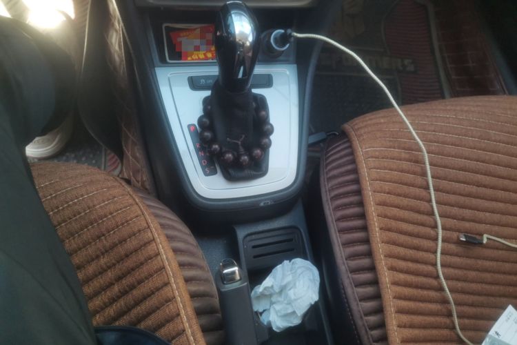Used Volkswagen Lavida 2015 1.6L Automatic Fashion Edition Gear Lever