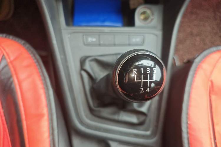 Used Volkswagen Lavida 2015 1.6L Manual Fashion Edition Gear Lever