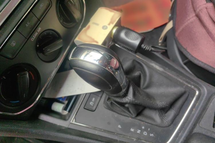 Used Volkswagen Lavida 2015 1.6L Automatic Comfort Edition Gear Lever