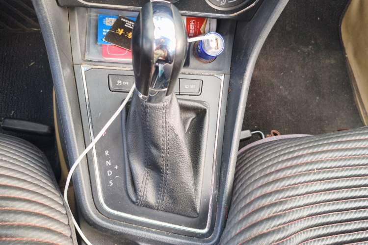 Used Volkswagen Lavida 2015 1.6L Automatic Comfort Edition Gear Lever