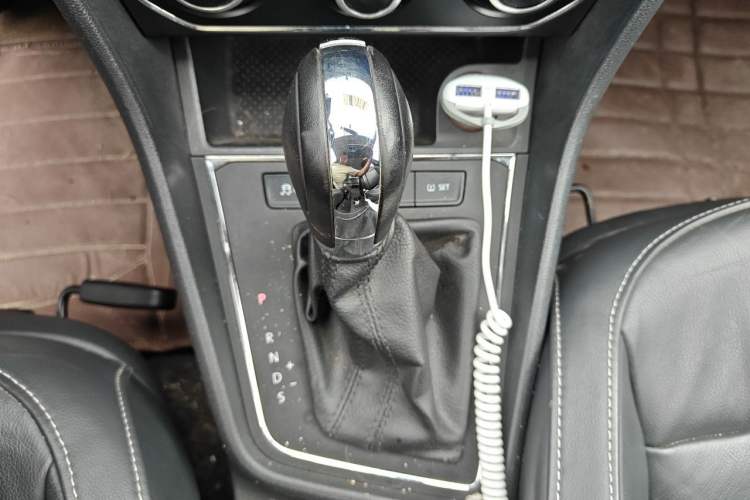 Used Volkswagen Lavida 2015 1.6L Automatic Comfort Edition Gear Lever