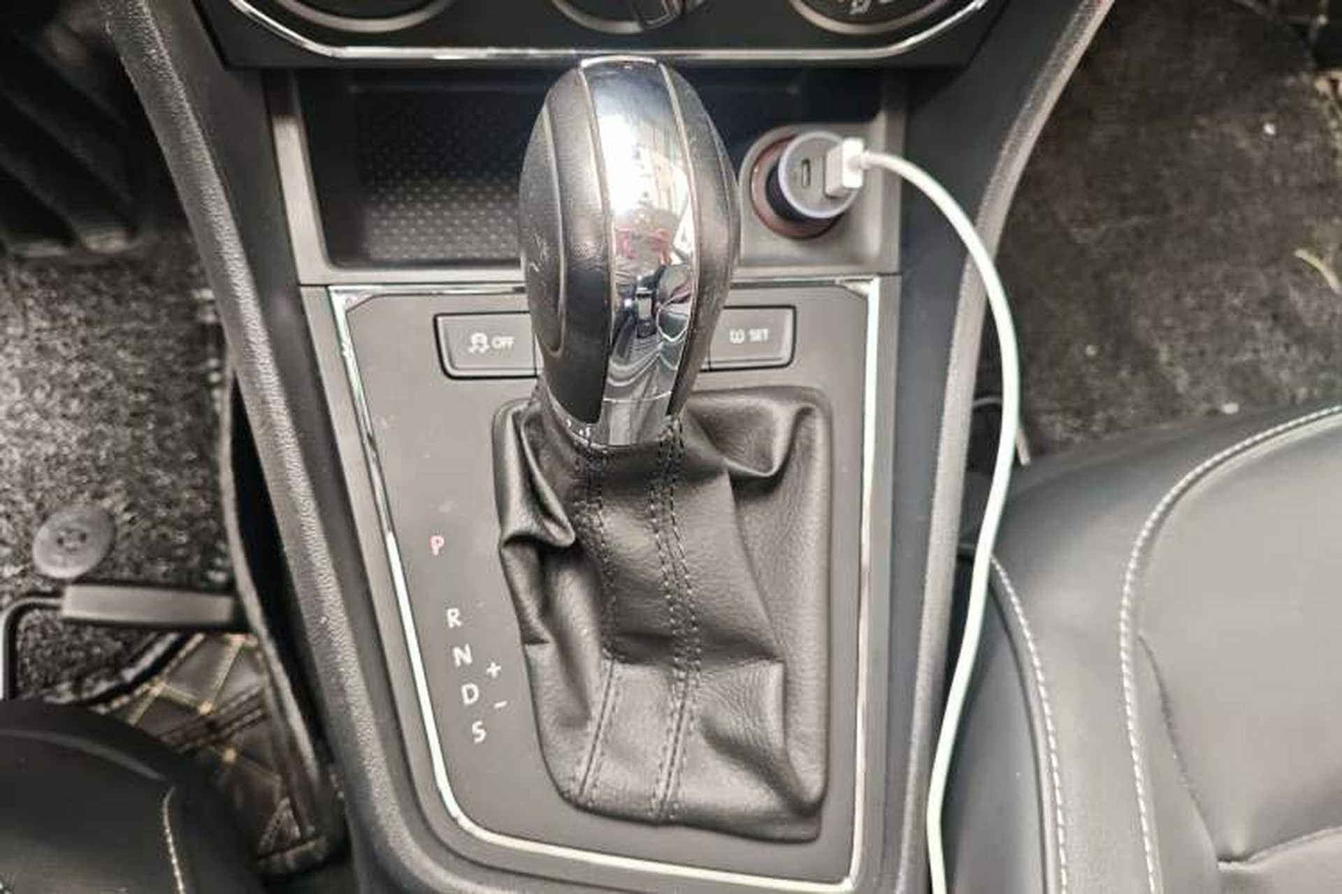 Used Volkswagen Lavida 2015 1.6L Automatic Comfort Edition Gear Lever