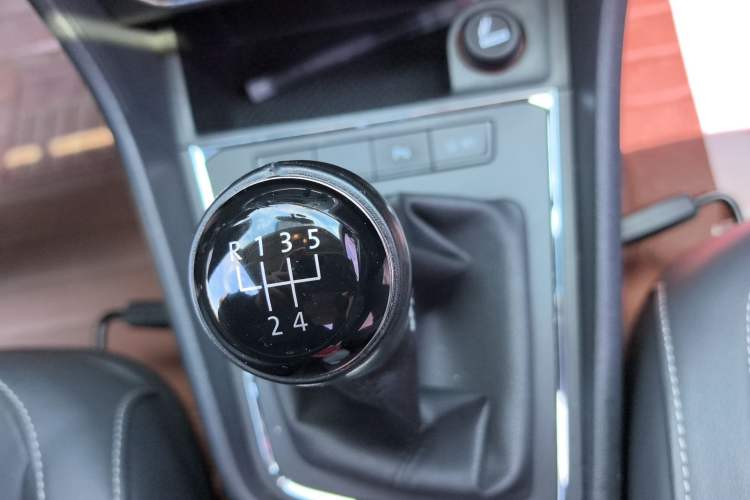 Used Volkswagen Lavida 2015 1.6L Manual Comfort Edition Gear Lever