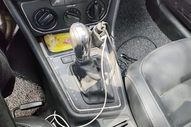 Used Volkswagen Lavida 2015 230TSI DSG Comfort Edition Gear Lever