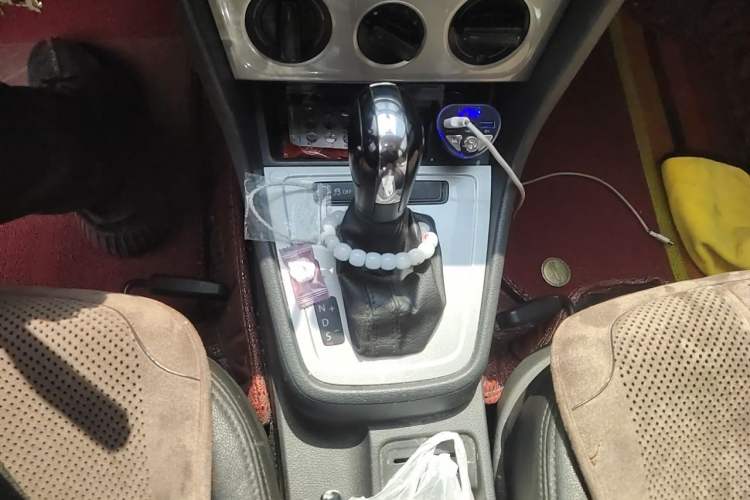 Used Volkswagen Lavida 2015 1.6L Automatic Fashion Edition Gear Lever