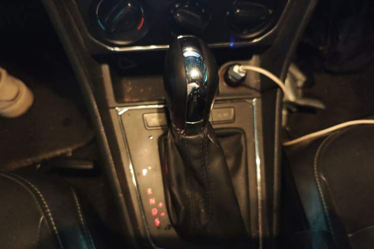 Used Volkswagen Lavida 2015 1.6L Automatic Comfort Edition Gear Lever