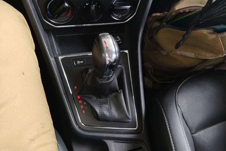 Used Volkswagen Lavida 2015 230TSI DSG Comfort Edition Gear Lever