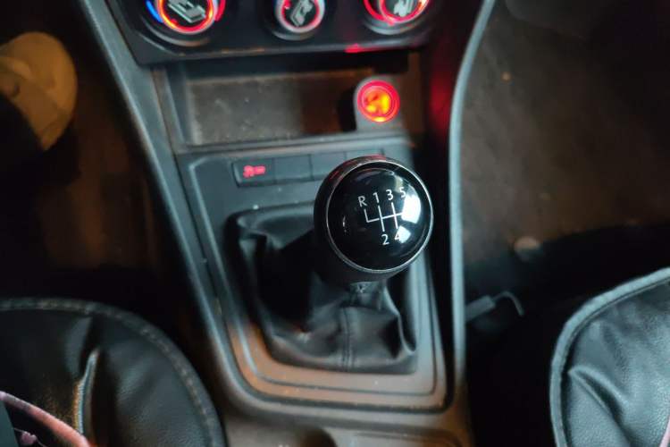 Used Volkswagen Lavida 2015 1.6L Manual Fashion Edition Gear Lever