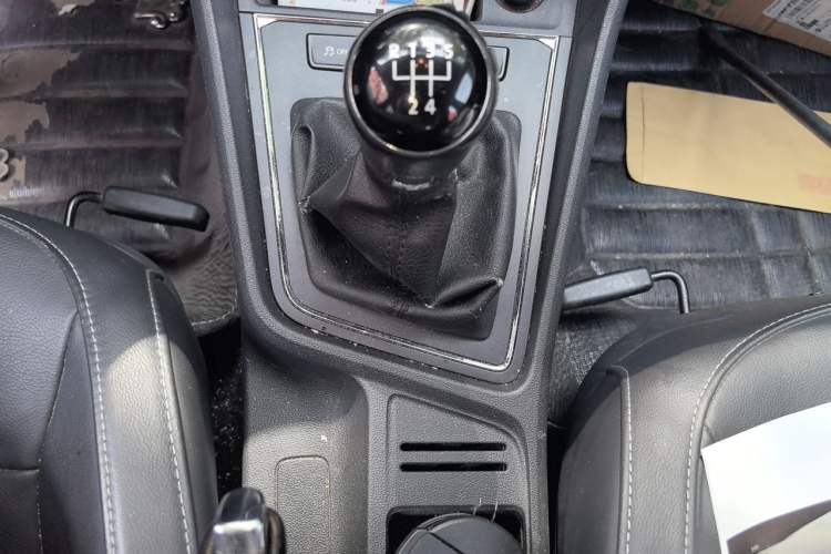 Used Volkswagen Lavida 2015 1.6L Manual Comfort Edition Gear Lever