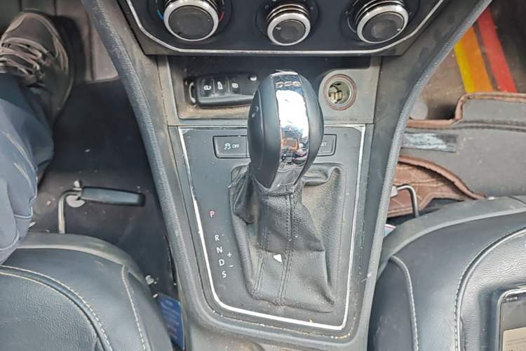 Used Volkswagen Lavida 2015 230TSI DSG Comfort Edition Gear Lever