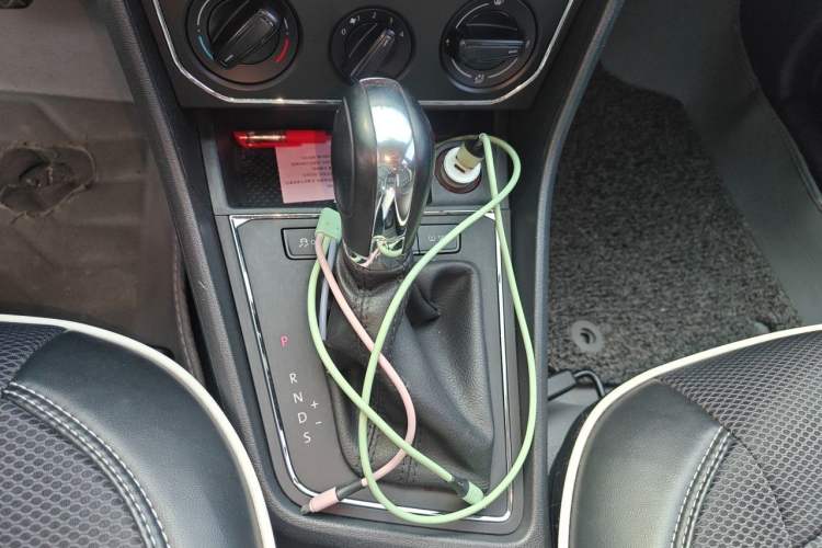 Used Volkswagen Lavida 2015 1.6L Automatic Comfort Edition Gear Lever