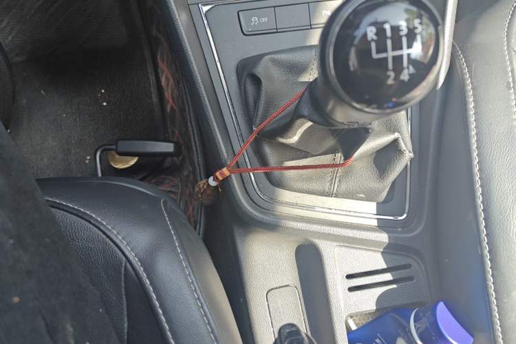 Used Volkswagen Lavida 2015 1.6L Manual Comfort Edition Gear Lever