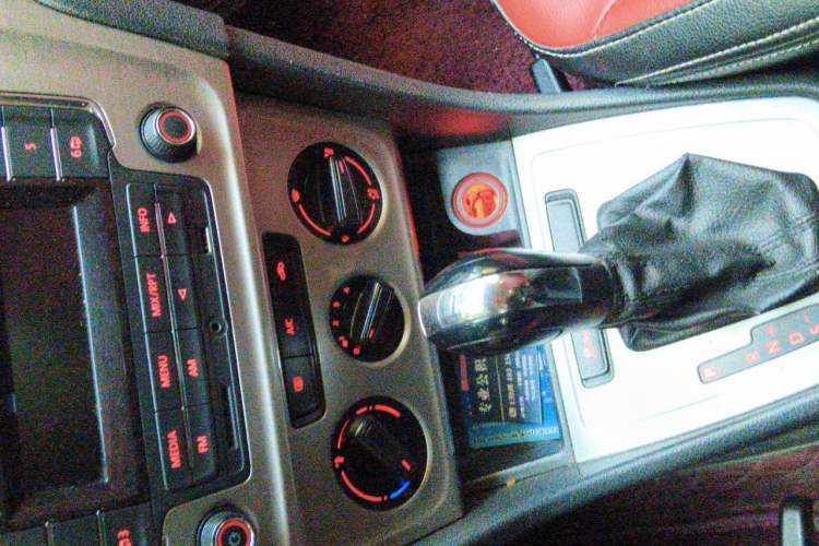 Used Volkswagen Lavida 2015 1.6L Automatic Fashion Edition Gear Lever
