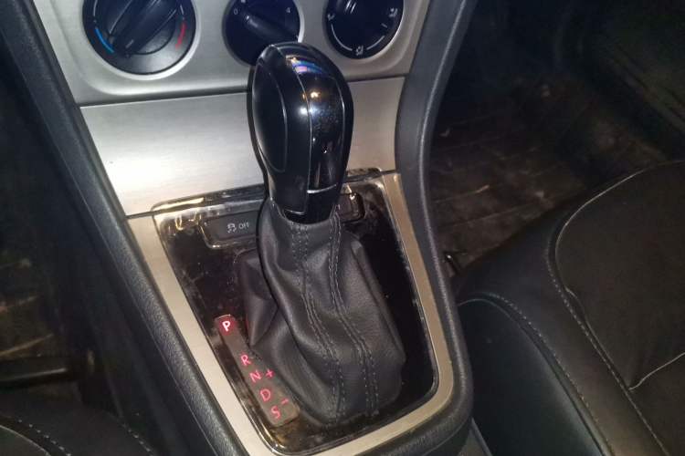 Used Volkswagen Lavida 2015 1.6L Automatic Comfort Edition Gear Lever