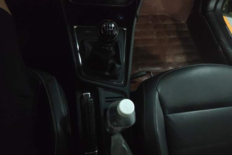 Used Volkswagen Lavida 2015 1.6L Manual Comfort Edition Gear Lever