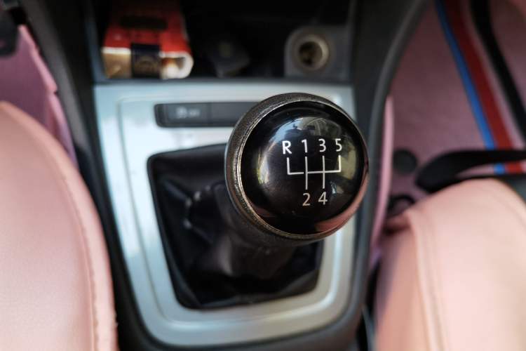 Used Volkswagen Lavida 2015 1.6L Manual Fashion Edition Gear Lever