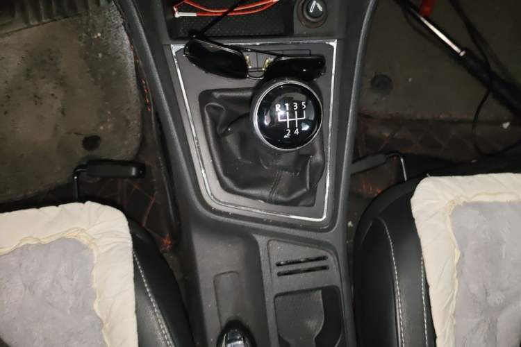 Used Volkswagen Lavida 2015 1.6L Manual Comfort Edition Gear Lever
