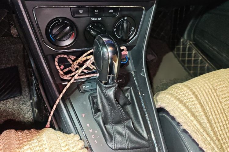 Used Volkswagen Lavida 2015 1.6L Automatic Comfort Edition Gear Lever