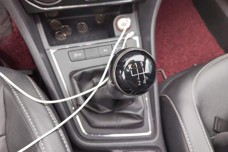 Used Volkswagen Lavida 2015 1.6L Manual Comfort Edition Gear Lever