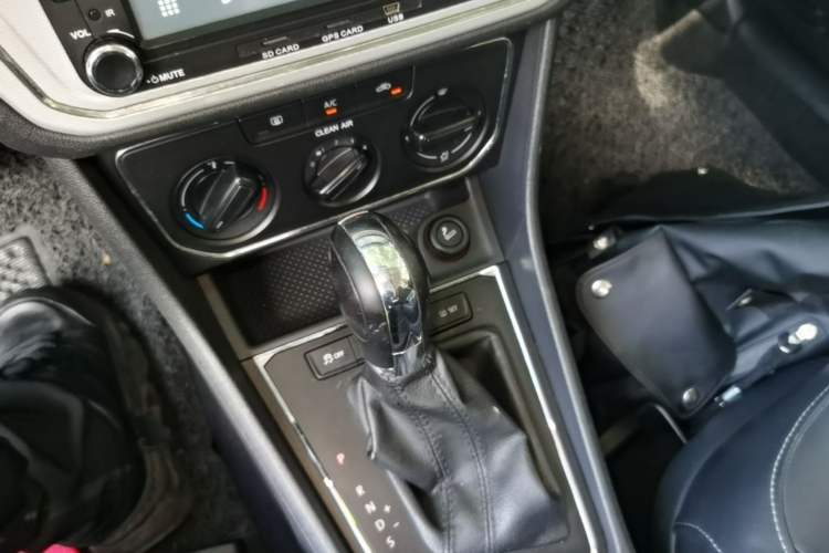 Used Volkswagen Lavida 2015 1.6L Automatic Comfort Edition Gear Lever