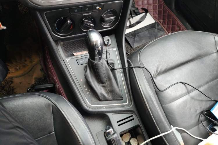 Used Volkswagen Lavida 2015 1.6L Automatic Comfort Edition Gear Lever