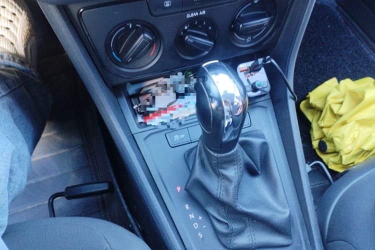 Used Volkswagen Lavida 2015 1.6L Automatic Fashion Edition Gear Lever