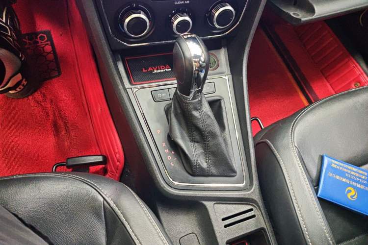 Used Volkswagen Lavida 2015 230TSI DSG Comfort Edition Gear Lever