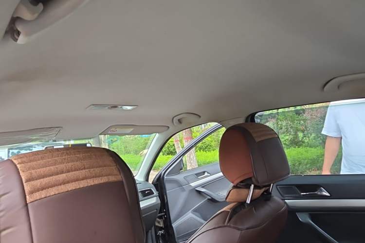 Used Volkswagen Lavida 2015 1.6L Manual Fashion Edition Headliner