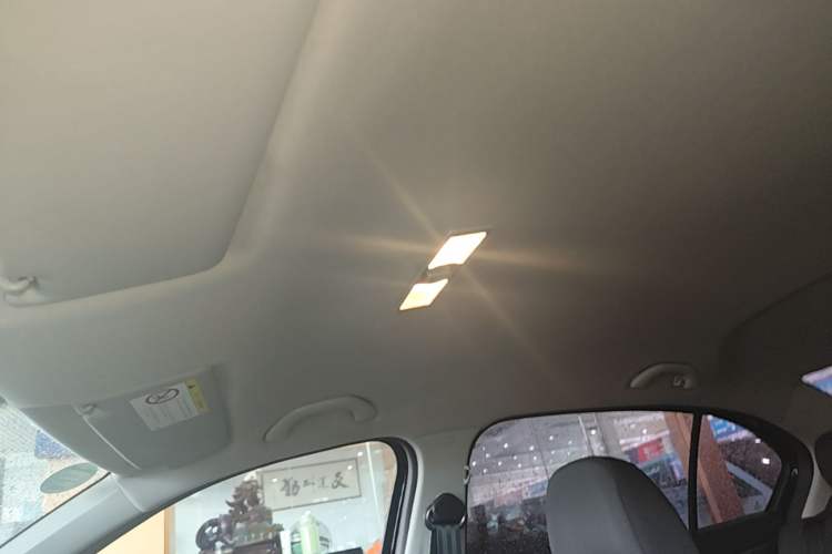 Used Volkswagen Lavida 2015 1.6L Manual Fashion Edition Headliner