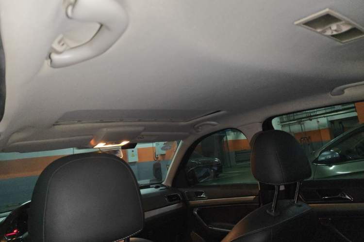 Used Volkswagen Lavida 2015 1.6L Automatic Comfort Edition Headliner
