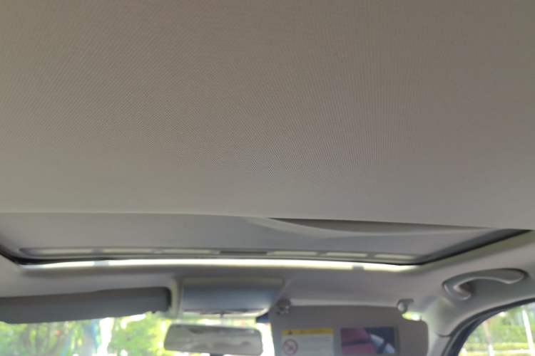 Used Volkswagen Lavida 2015 1.6L Automatic Comfort Edition Headliner