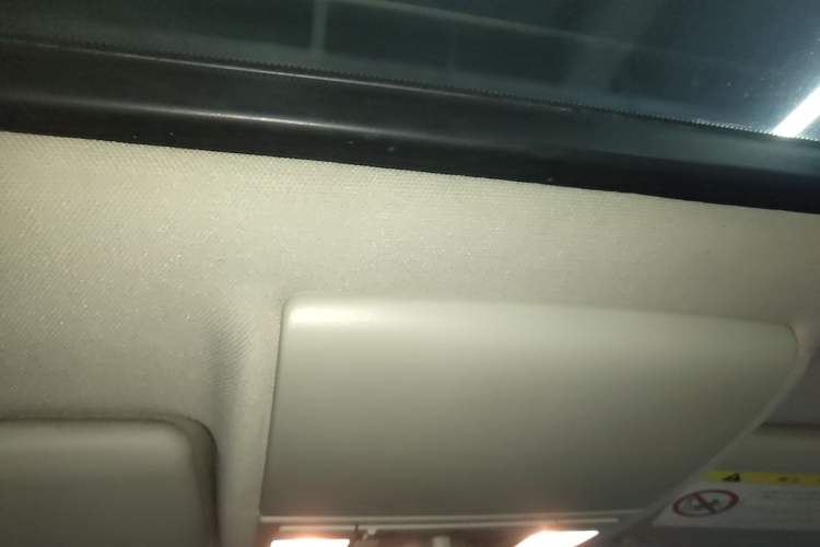 Used Volkswagen Lavida 2015 1.6L Automatic Comfort Edition Headliner