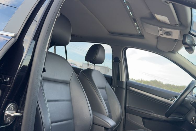 Used Volkswagen Lavida 2015 1.6L Automatic Comfort Edition Headliner