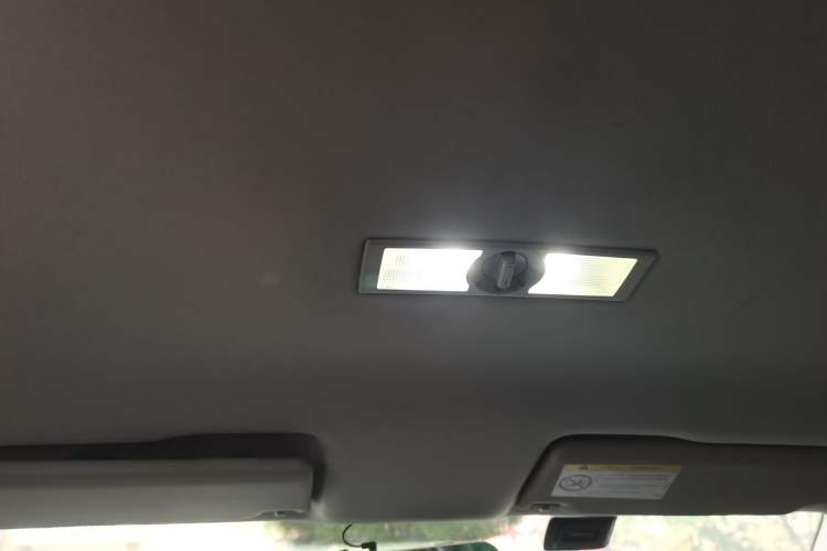 Used Volkswagen Lavida 2015 1.6L Automatic Fashion Edition Headliner
