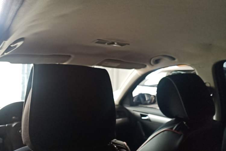 Used Volkswagen Lavida 2015 1.6L Automatic Fashion Edition Headliner