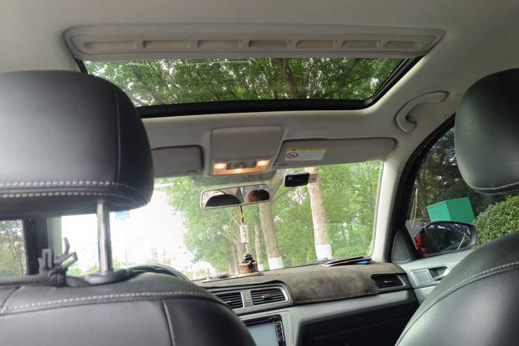 Used Volkswagen Lavida 2015 1.6L Automatic Comfort Edition Headliner