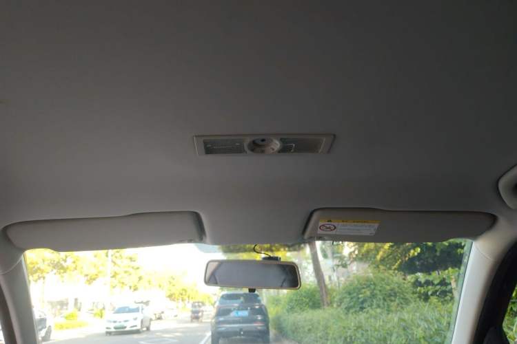 Used Volkswagen Lavida 2015 1.6L Manual Fashion Edition Headliner