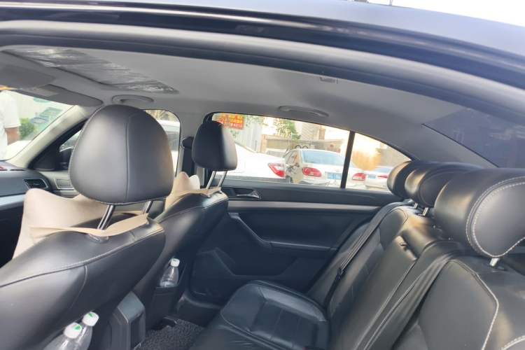Used Volkswagen Lavida 2015 1.6L Automatic Comfort Edition Headliner